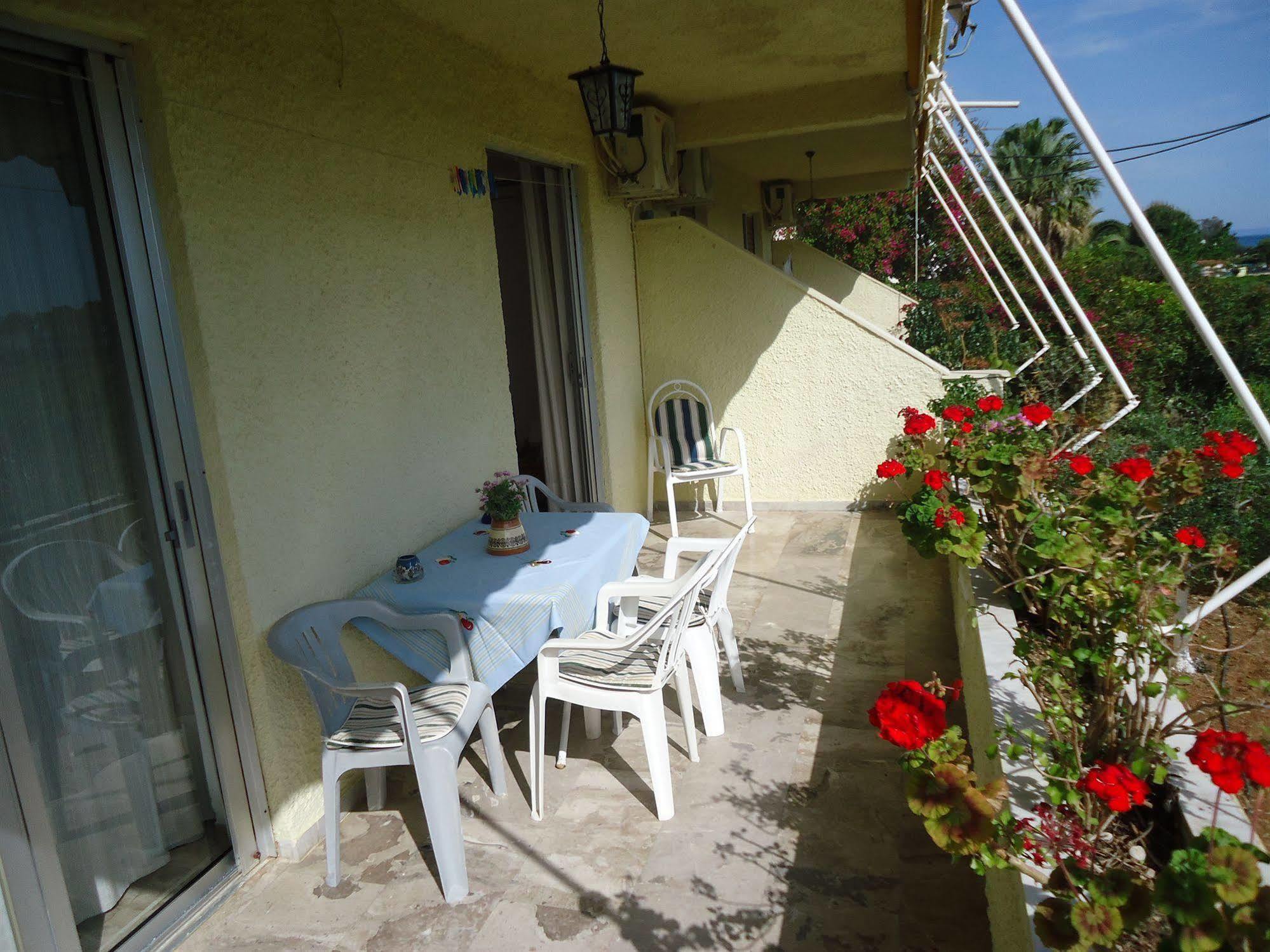 Christina Apartments Drepano  エクステリア 写真